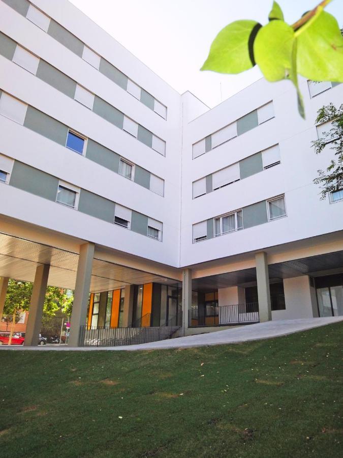 Alojamientos Universitarios Resa Hipatia Terrassa Exteriör bild